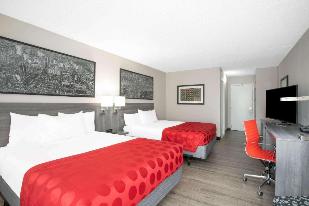 Queen Room with Two Queen Beds and Roll-In Shower -  Mobility Access/Non-Smoking interior